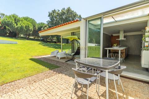 Moradia dos Seus Sonhos: T3 Térrea com Piscina e maravilhoso Terreno de 9960m²