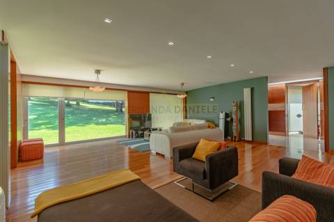 Moradia dos Seus Sonhos: T3 Térrea com Piscina e maravilhoso Terreno de 9960m²