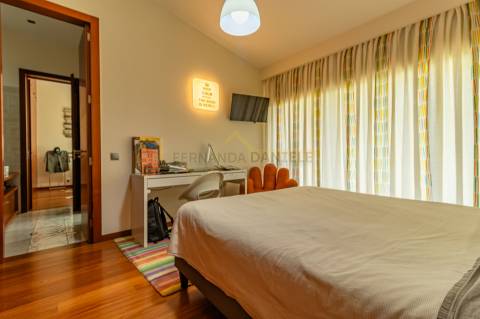 Moradia dos Seus Sonhos: T3 Térrea com Piscina e maravilhoso Terreno de 9960m²