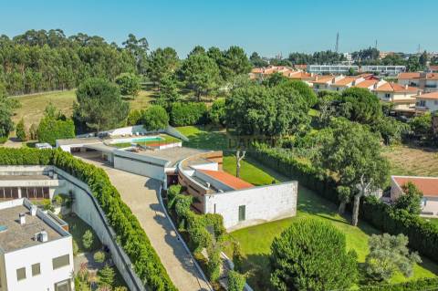 Moradia dos Seus Sonhos: T3 Térrea com Piscina e maravilhoso Terreno de 9960m²