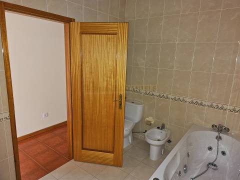 APTO T2 a dois minutos do centro da Feira