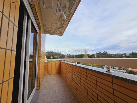 APTO T2 a dois minutos do centro da Feira