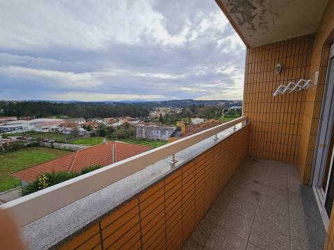 APTO T2 a dois minutos do centro da Feira