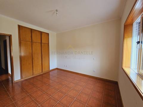 APTO T2 a dois minutos do centro da Feira