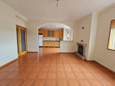 APTO T2 a dois minutos do centro da Feira