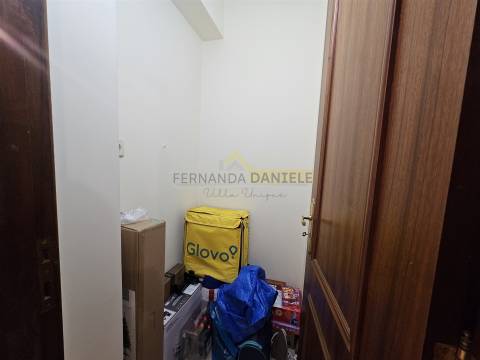 Apartamento T2 para arrendar com varanda e lugar de garagem