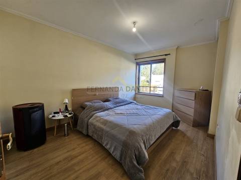 Apartamento T2 para arrendar com varanda e lugar de garagem