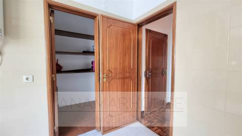 T2 na Reboleira pronto a habitar, Águas Livres, Amadora, Lisboa