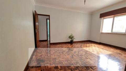 T2 na Reboleira pronto a habitar, Águas Livres, Amadora, Lisboa