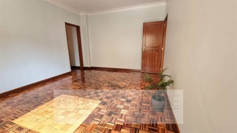 T2 na Reboleira pronto a habitar, Águas Livres, Amadora, Lisboa