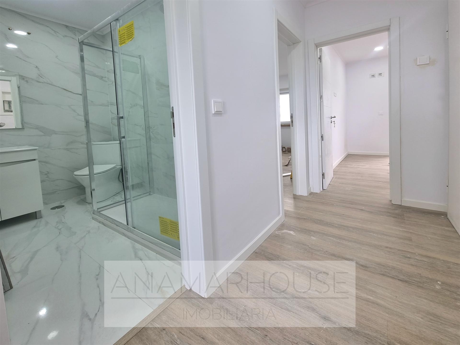 T2 totalmente remodelado junto à clinica da Luz na Venteira, Amadora