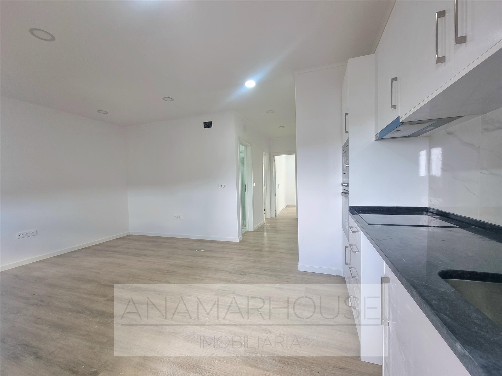T2 totalmente remodelado junto à clinica da Luz na Venteira, Amadora