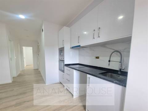 T2 totalmente remodelado junto à clinica da Luz na Venteira, Amadora