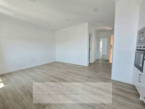 T2 totalmente remodelado junto à clinica da Luz na Venteira, Amadora