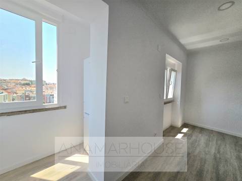 T2 totalmente remodelado junto à clinica da Luz na Venteira, Amadora