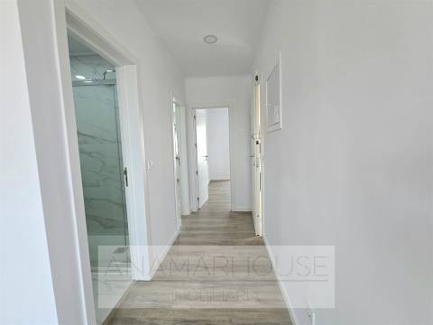 T2 totalmente remodelado junto à clinica da Luz na Venteira, Amadora