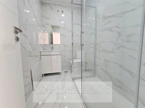 T2 totalmente remodelado junto à clinica da Luz na Venteira, Amadora