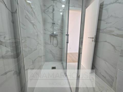 T2 totalmente remodelado junto à clinica da Luz na Venteira, Amadora