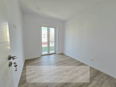 T2 totalmente remodelado junto à clinica da Luz na Venteira, Amadora