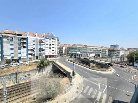 T2 totalmente remodelado junto à clinica da Luz na Venteira, Amadora