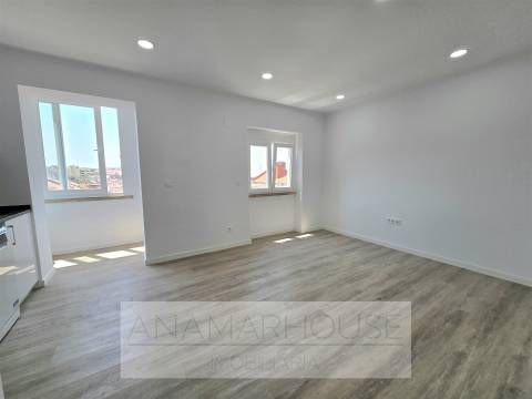 T2 totalmente remodelado junto à clinica da Luz na Venteira, Amadora