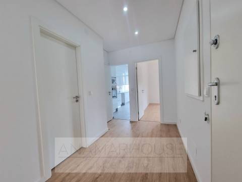 Apartamento t2 remodelado com terraço, Idanha,Belas,Lisboa