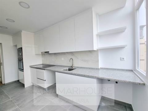 Apartamento t2 remodelado com terraço, Idanha,Belas,Lisboa