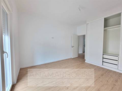Apartamento t2 remodelado com terraço, Idanha,Belas,Lisboa