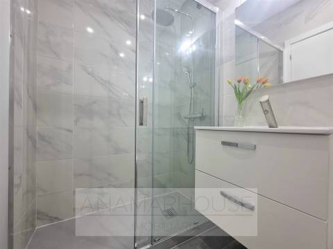 Apartamento t2 remodelado com terraço, Idanha,Belas,Lisboa