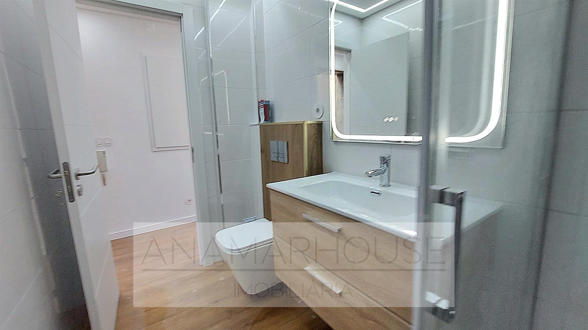 T2 remodelado, metro Amadora Este, Amadora,Lisboa