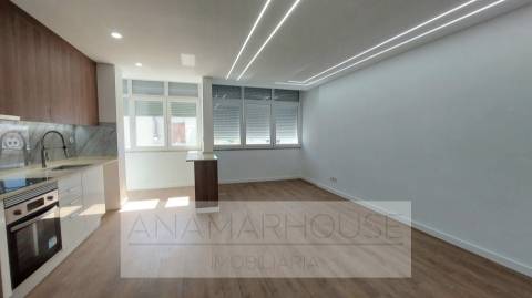 T2 remodelado, metro Amadora Este, Amadora,Lisboa