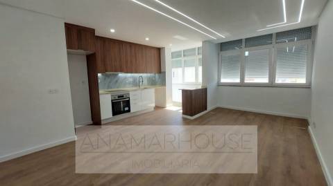 T2 remodelado, metro Amadora Este, Amadora,Lisboa