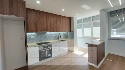 T2 remodelado, metro Amadora Este, Amadora,Lisboa