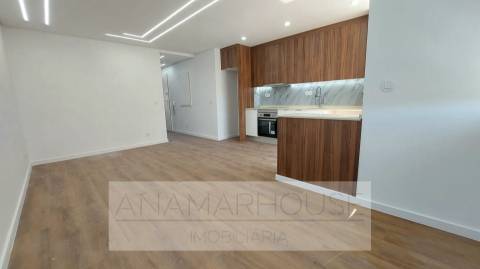 T2 remodelado, metro Amadora Este, Amadora,Lisboa