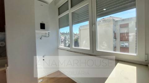 T2 remodelado, metro Amadora Este, Amadora,Lisboa