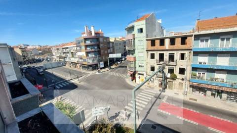 T2 remodelado, metro Amadora Este, Amadora,Lisboa