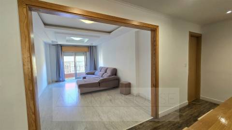 T3 com parqueamento na Encosta do Sol,Amadora