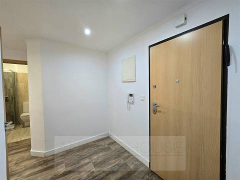 T3 com parqueamento na Encosta do Sol,Amadora