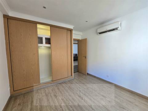 T3 com parqueamento na Encosta do Sol,Amadora