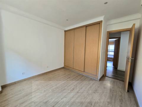 T3 com parqueamento na Encosta do Sol,Amadora