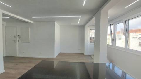 T2 remodelado, Póvoa De Santo Adrião, Olival de Basto, Odivelas