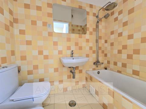 T2 na Rua José Murias, pronto a habitar, Benfica, Lisboa