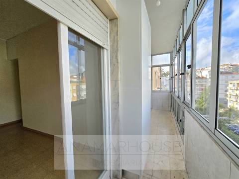 T2 na Rua José Murias, pronto a habitar, Benfica, Lisboa