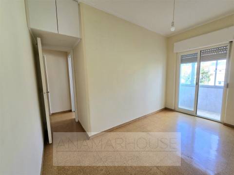 T2 na Rua José Murias, pronto a habitar, Benfica, Lisboa