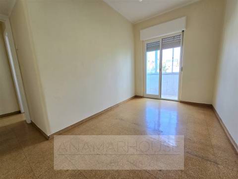 T2 na Rua José Murias, pronto a habitar, Benfica, Lisboa