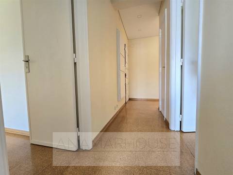 T2 na Rua José Murias, pronto a habitar, Benfica, Lisboa