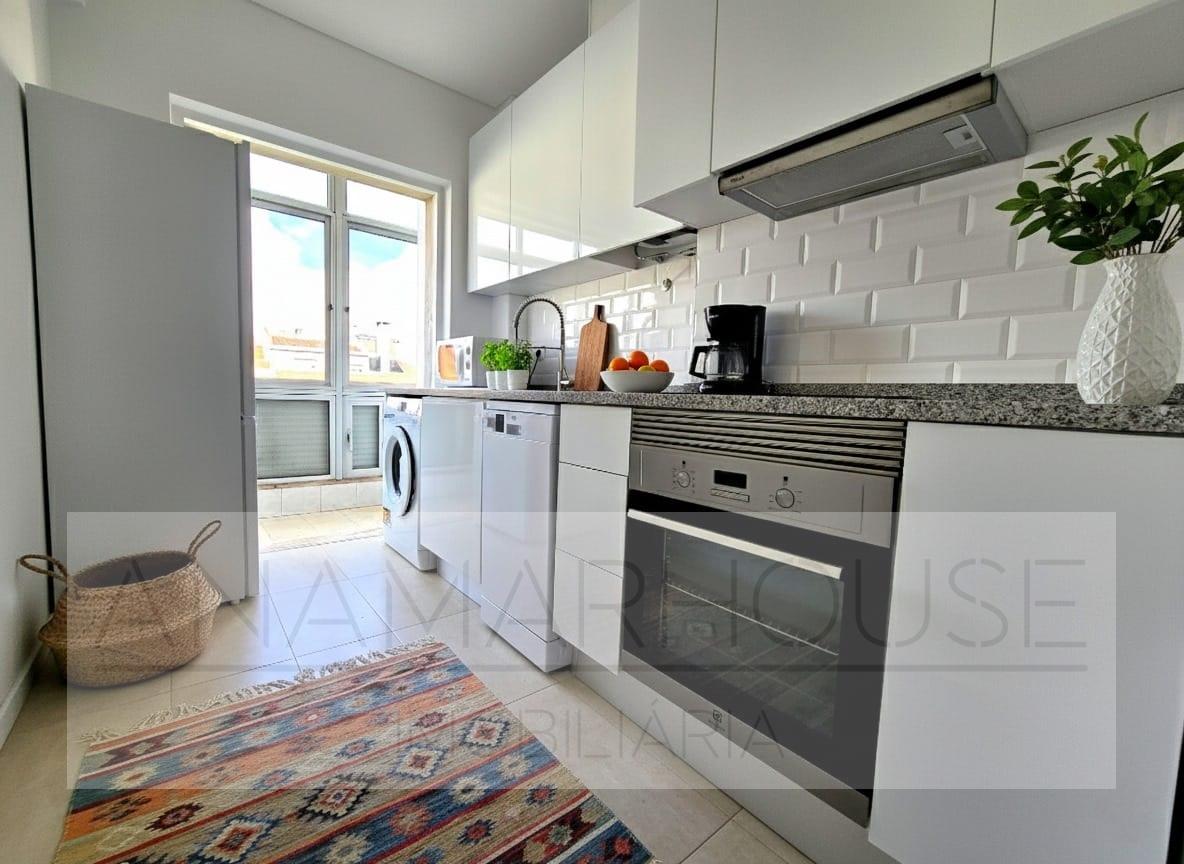 T2 na Rua José Murias, pronto a habitar, Benfica, Lisboa