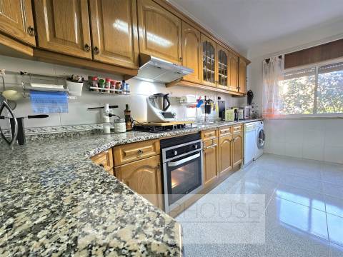 T3, com varandas, arrecadação pronto a habitar, Massama e Monte Abraão, Queluz,