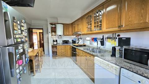 T3, com varandas, arrecadação pronto a habitar, Massama e Monte Abraão, Queluz,