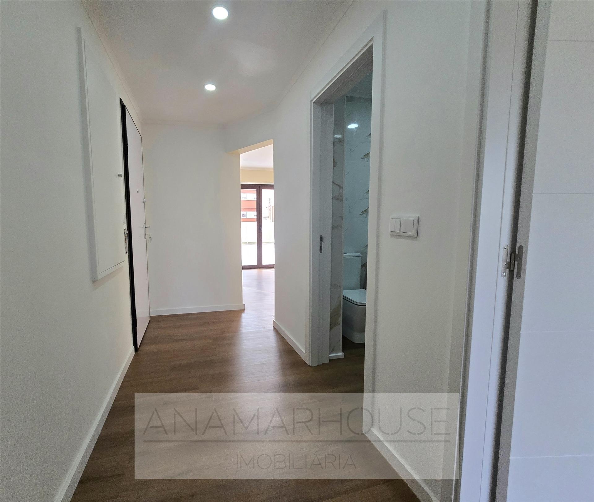 T1 Belas remodelado com terraço,Queluz,Lisboa